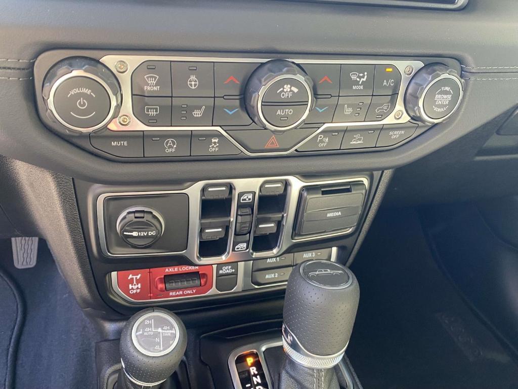 new 2025 Jeep Gladiator car, priced at $57,257