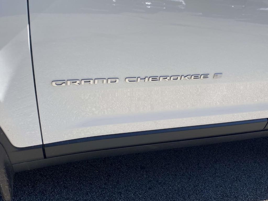 new 2025 Jeep Grand Cherokee car, priced at $40,573