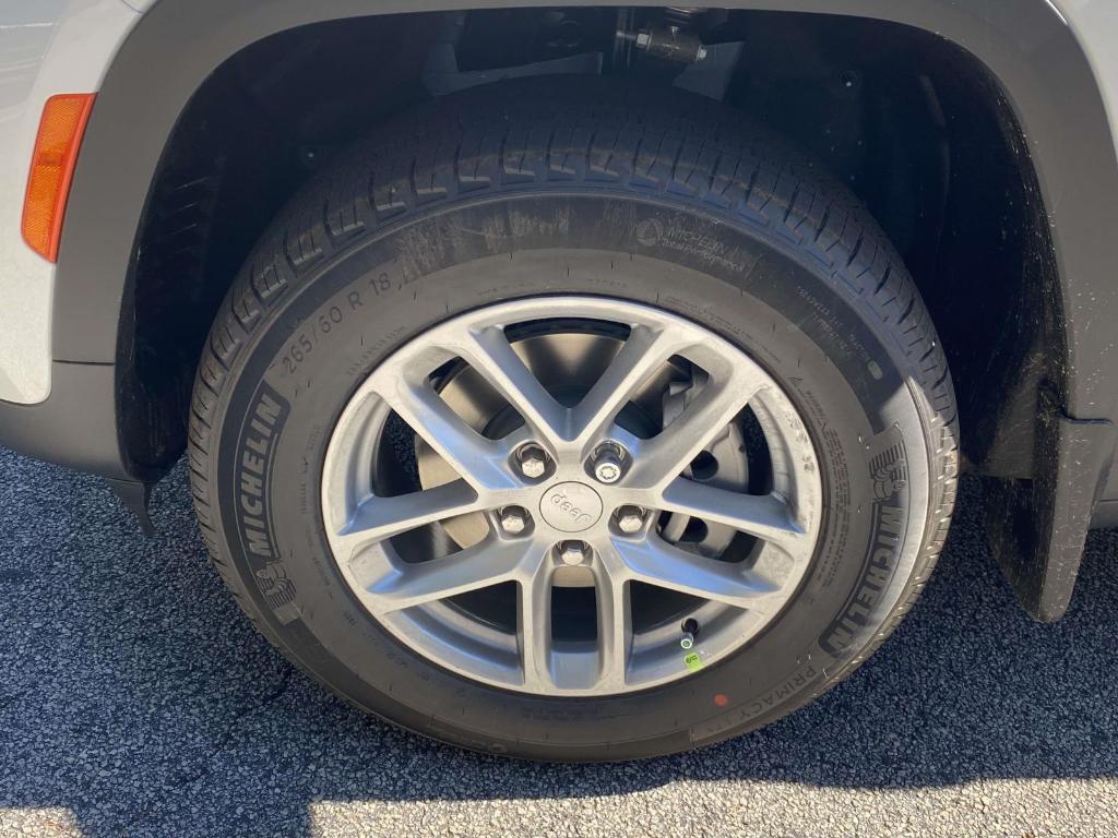 new 2025 Jeep Grand Cherokee car, priced at $40,573