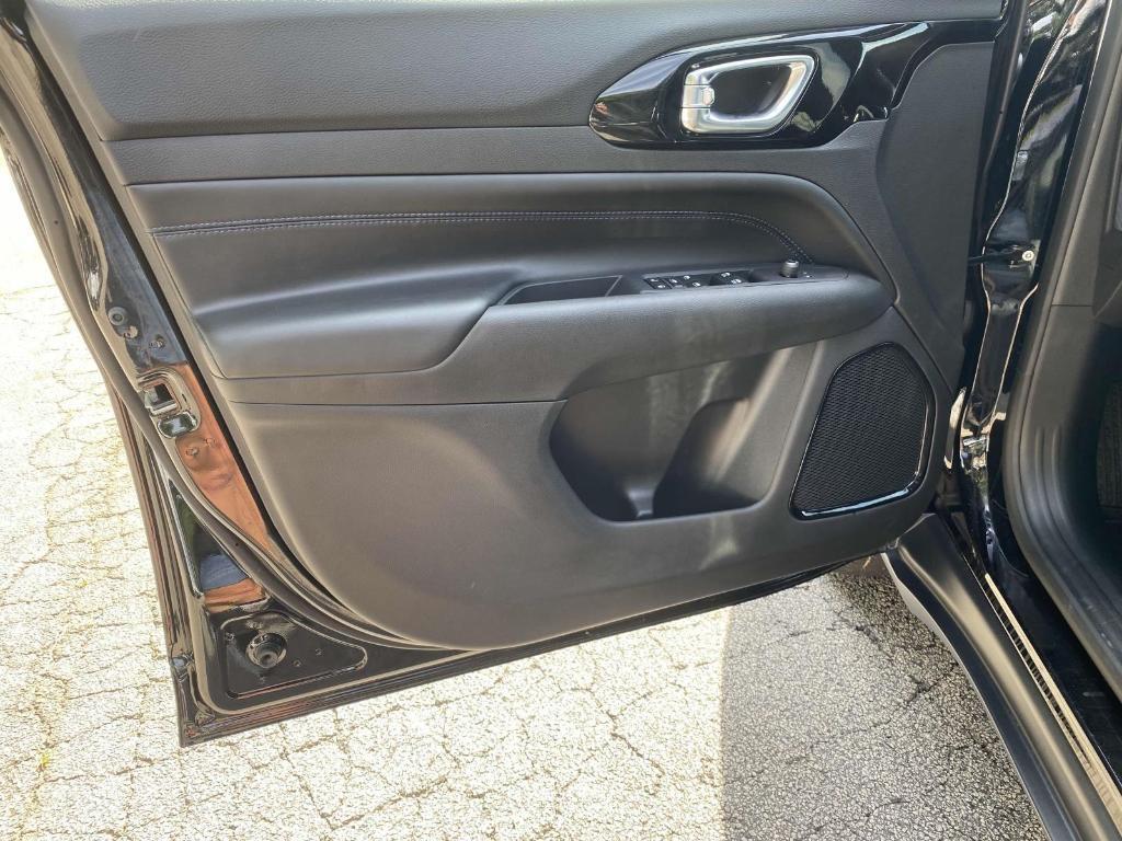 new 2025 Jeep Compass car, priced at $28,950