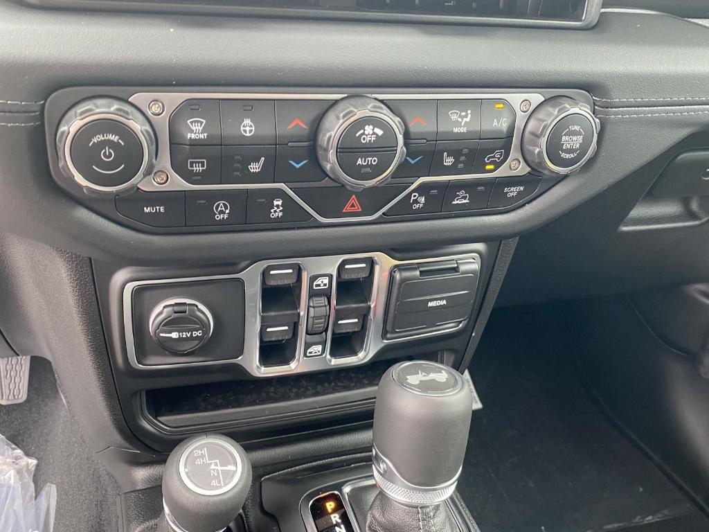 new 2025 Jeep Wrangler car, priced at $53,418