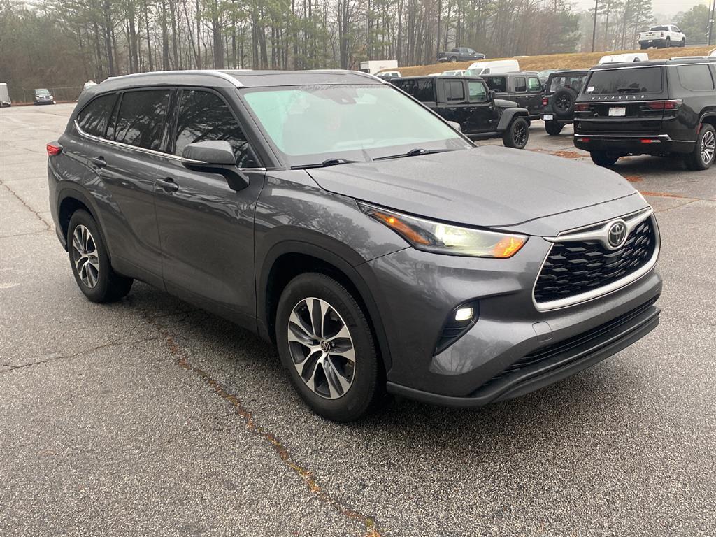 used 2021 Toyota Highlander car, priced at $28,999