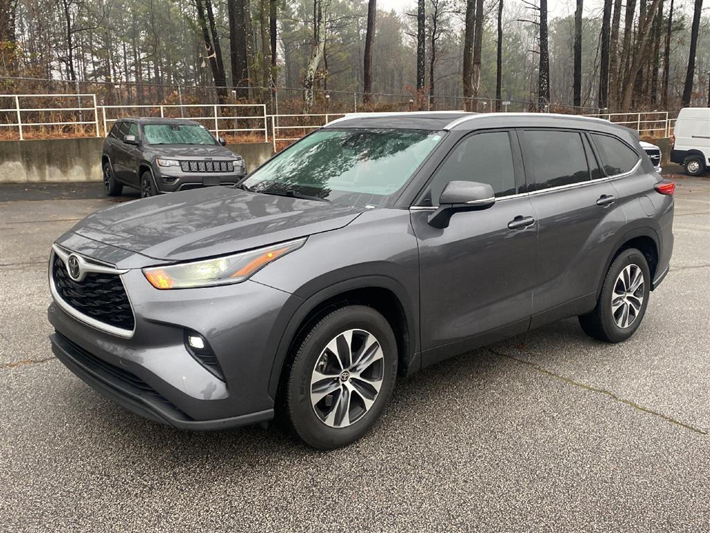 used 2021 Toyota Highlander car, priced at $28,999