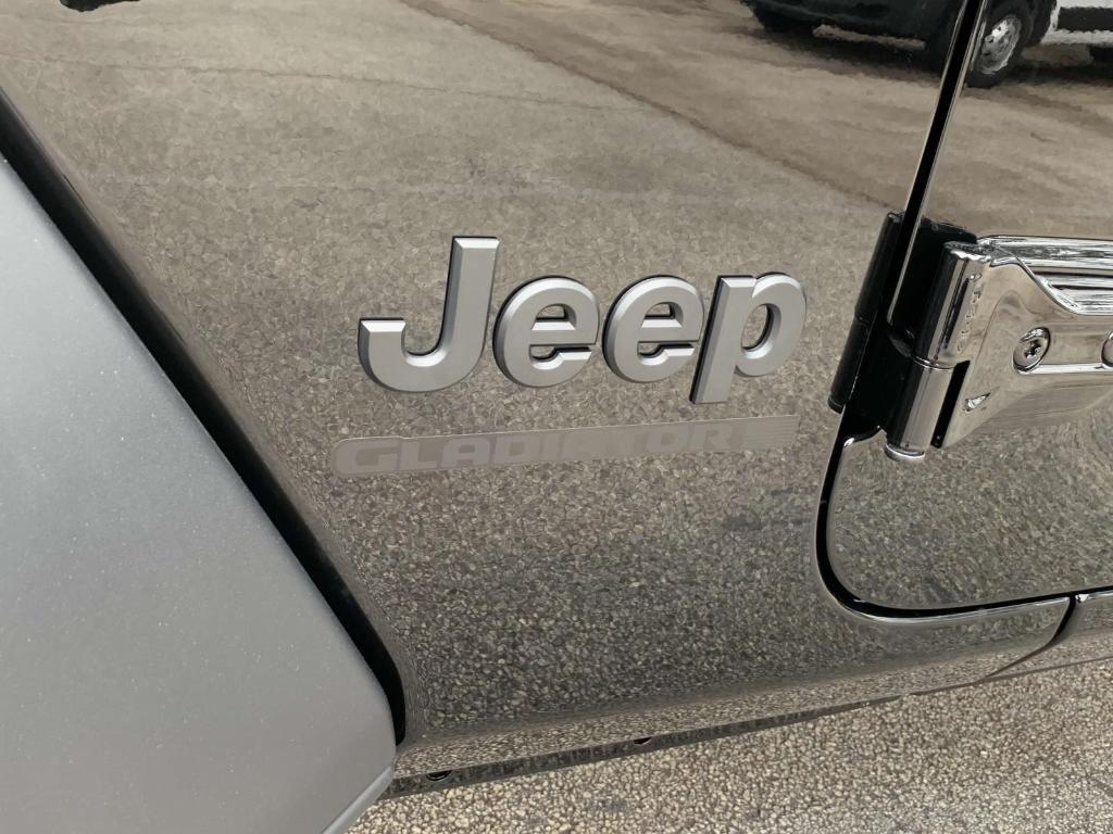 new 2024 Jeep Gladiator car, priced at $35,697