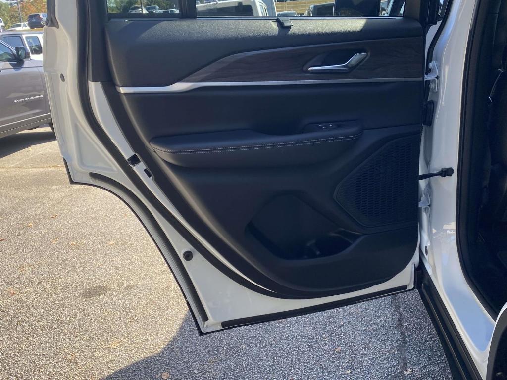 used 2024 Jeep Grand Cherokee car, priced at $37,495