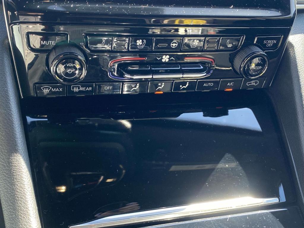 used 2024 Jeep Grand Cherokee car, priced at $37,495