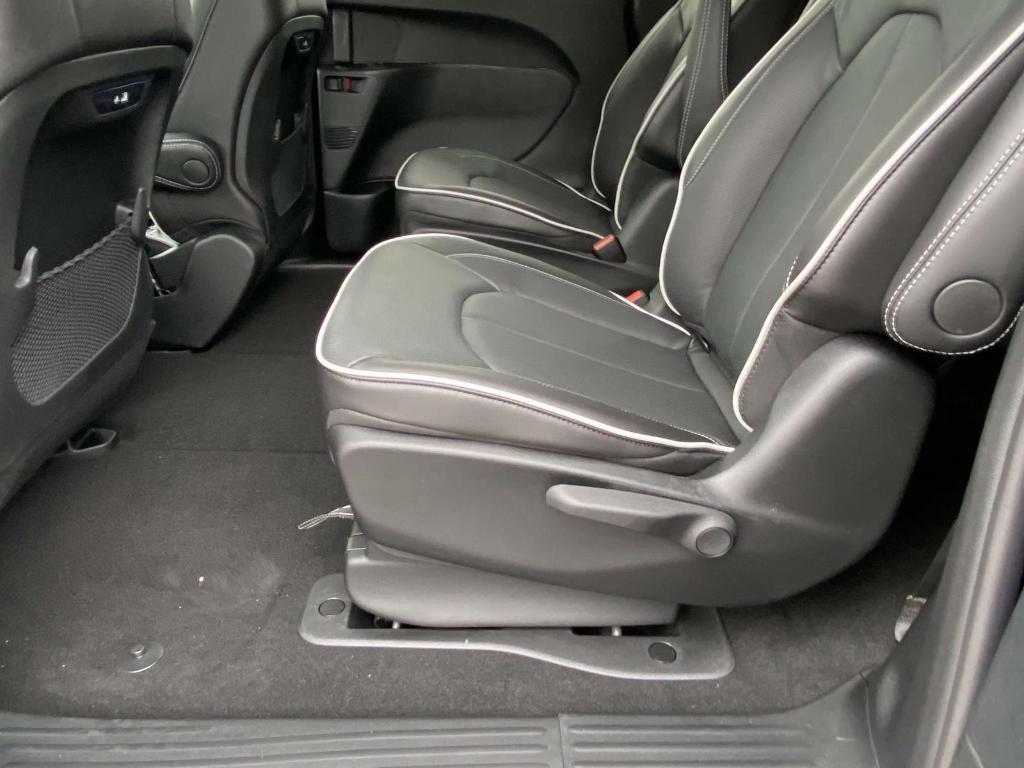 new 2025 Chrysler Pacifica Hybrid car, priced at $55,973