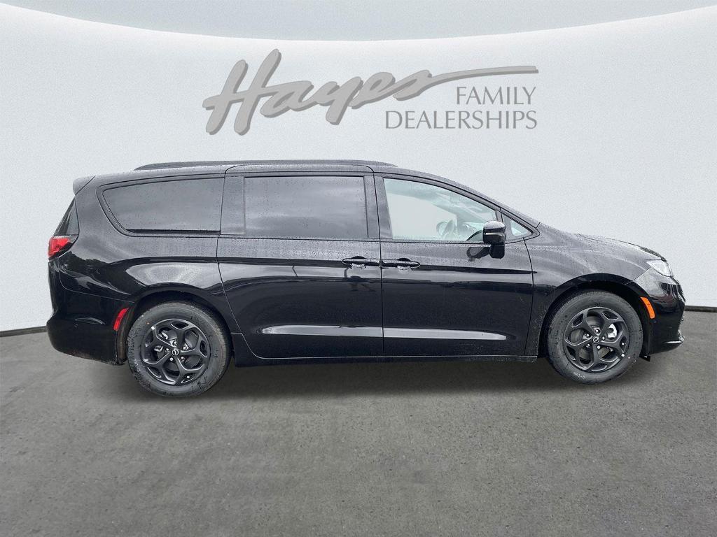 new 2025 Chrysler Pacifica Hybrid car, priced at $55,973