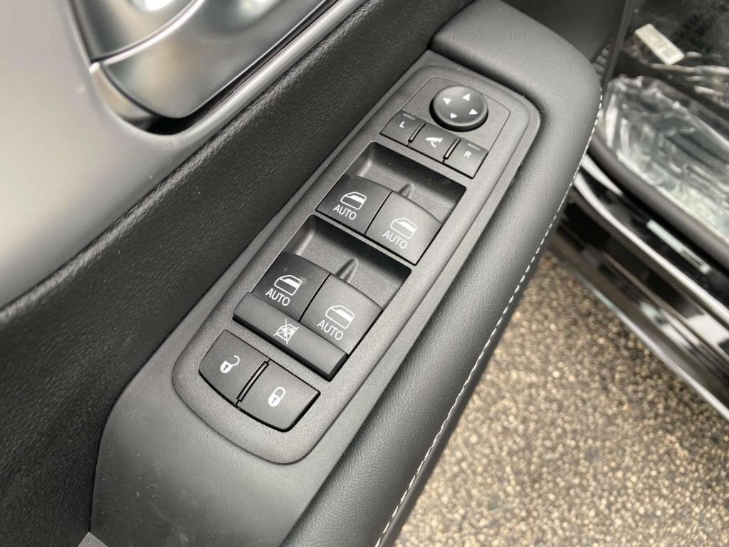 new 2025 Chrysler Pacifica Hybrid car, priced at $55,973