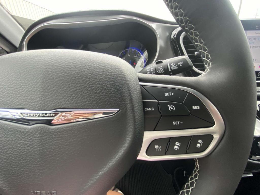 new 2025 Chrysler Pacifica car, priced at $43,543