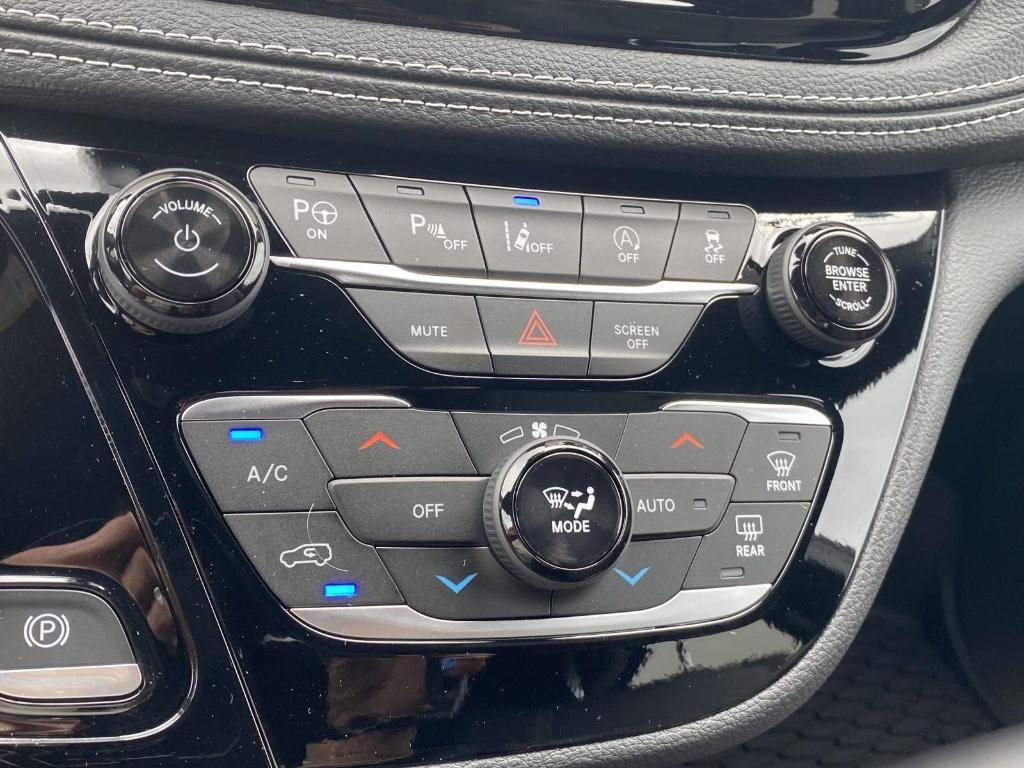 new 2025 Chrysler Pacifica car, priced at $43,543