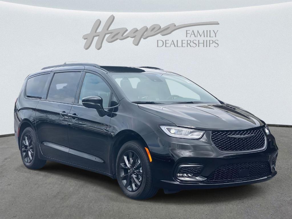 new 2025 Chrysler Pacifica car, priced at $43,543