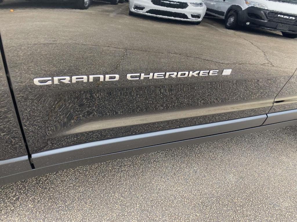 new 2025 Jeep Grand Cherokee car, priced at $40,174