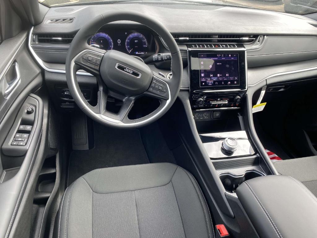 new 2025 Jeep Grand Cherokee car, priced at $40,174