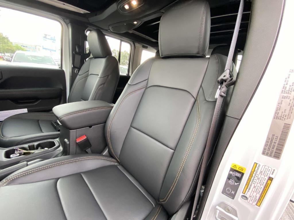 new 2025 Jeep Wrangler car, priced at $55,371