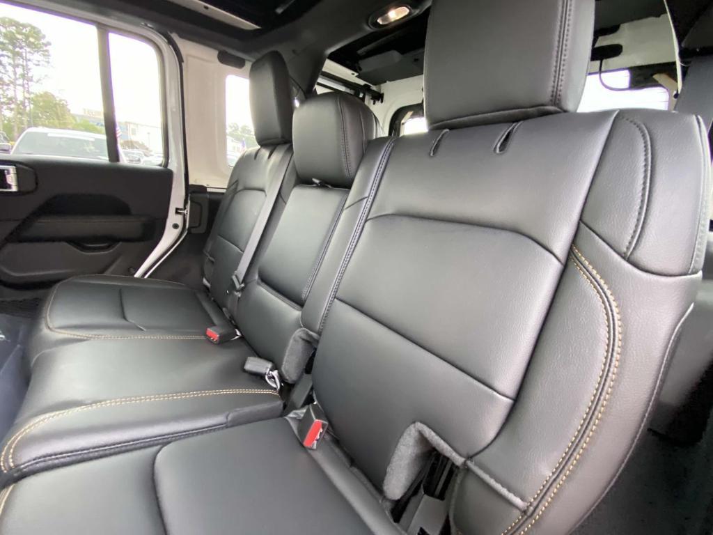 new 2025 Jeep Wrangler car, priced at $55,371