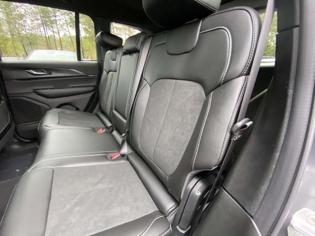 new 2025 Jeep Grand Cherokee car, priced at $44,092