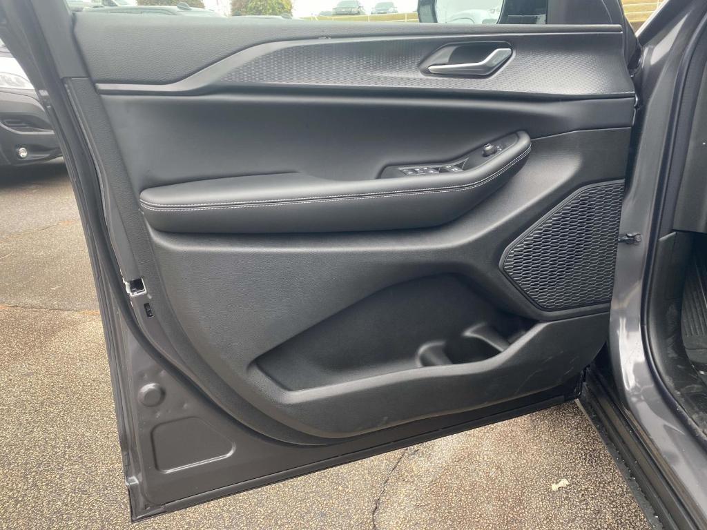 new 2025 Jeep Grand Cherokee car, priced at $44,092