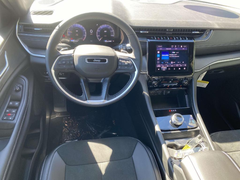 new 2025 Jeep Grand Cherokee car, priced at $41,596