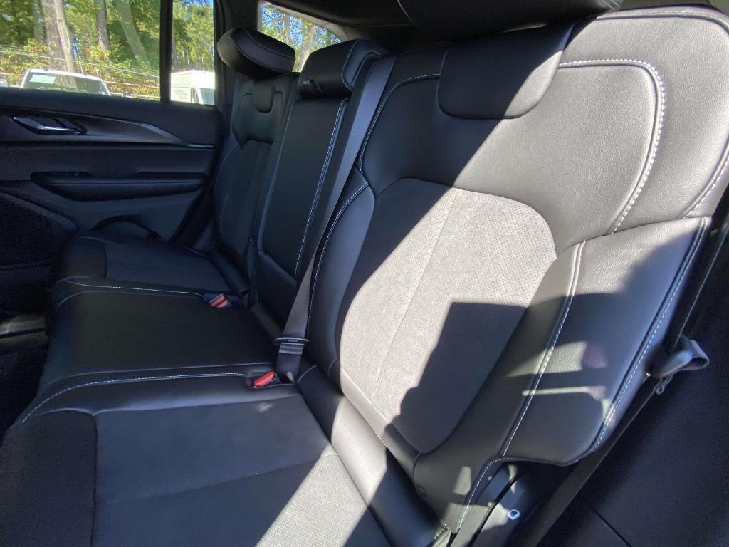 new 2025 Jeep Grand Cherokee car, priced at $41,596