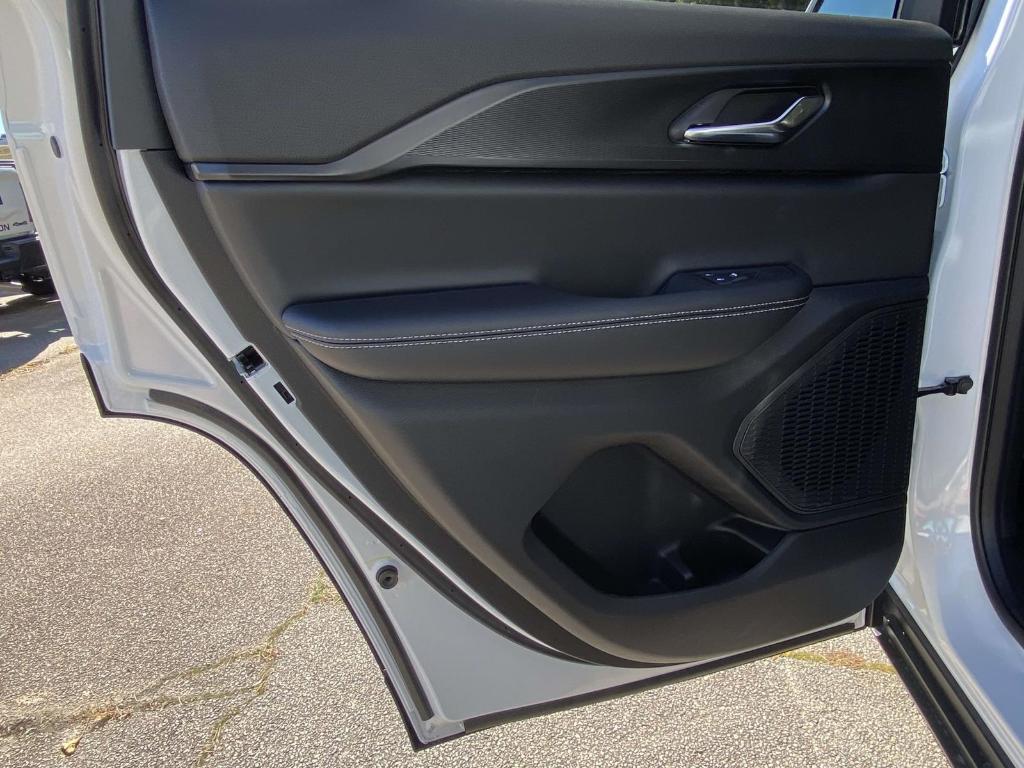 new 2025 Jeep Grand Cherokee car, priced at $41,596