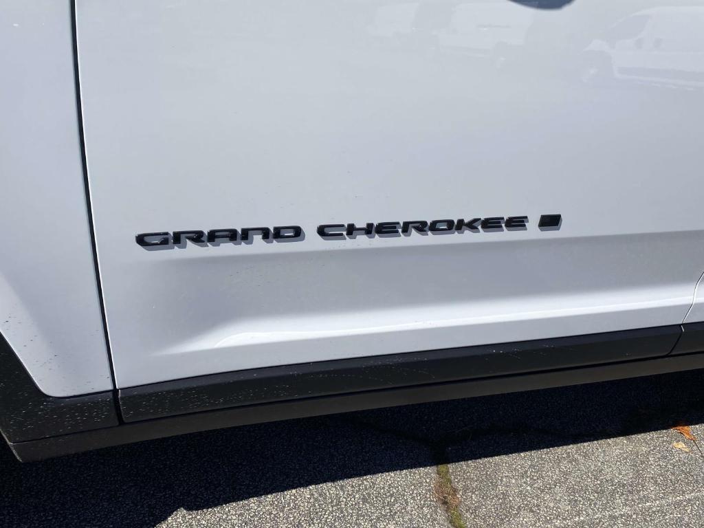 new 2025 Jeep Grand Cherokee car, priced at $41,596
