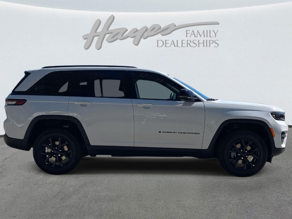 new 2025 Jeep Grand Cherokee car, priced at $41,596