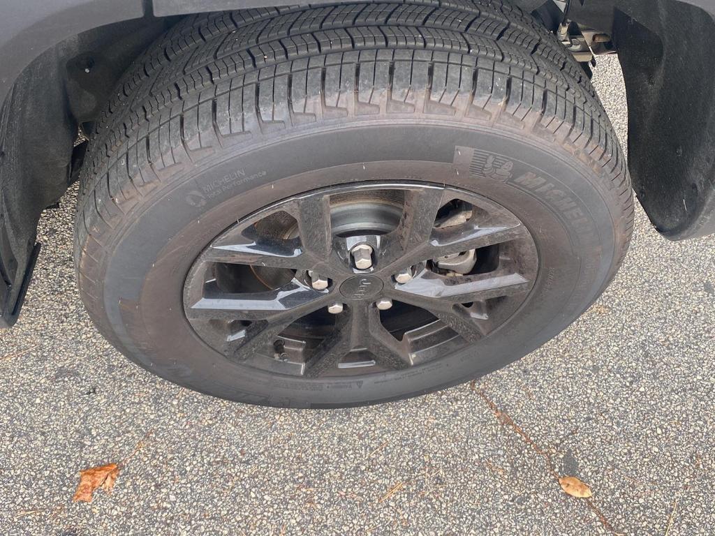 used 2024 Jeep Grand Cherokee car, priced at $30,977