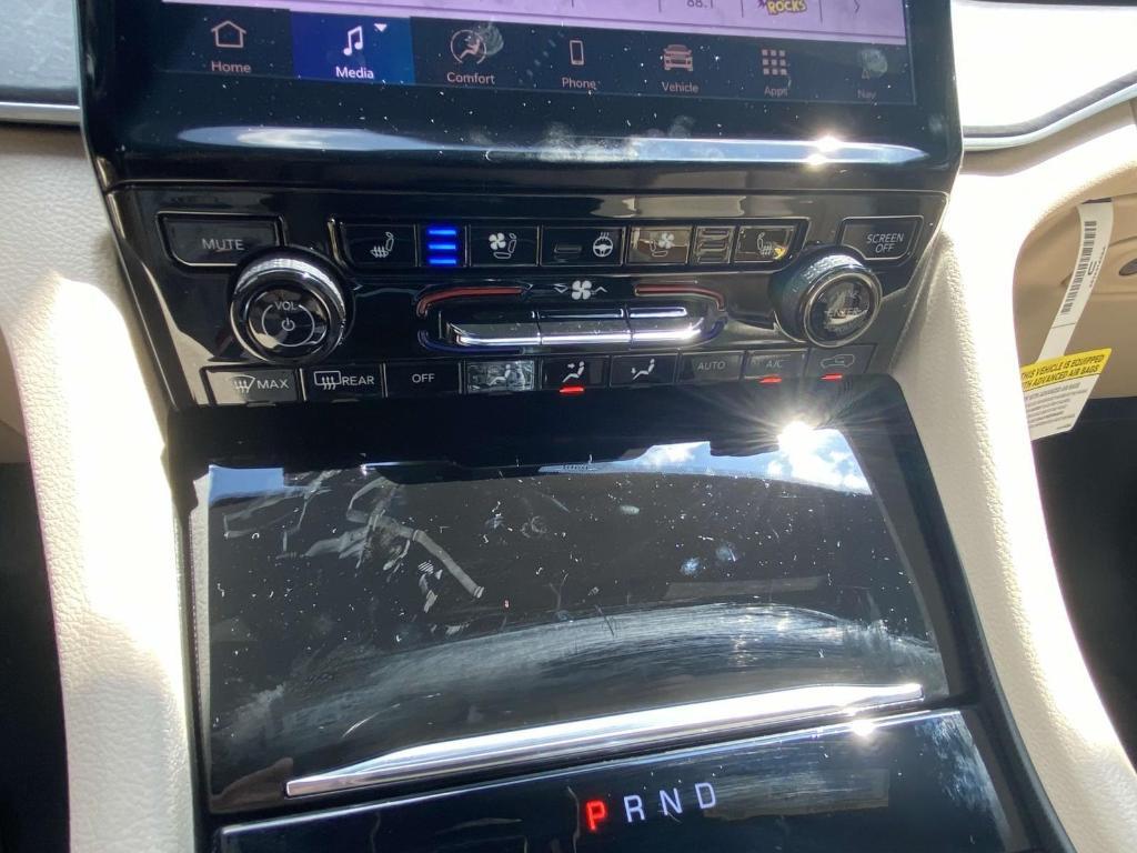 new 2025 Jeep Grand Cherokee car, priced at $47,553