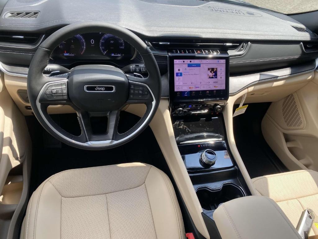 new 2025 Jeep Grand Cherokee car, priced at $47,553