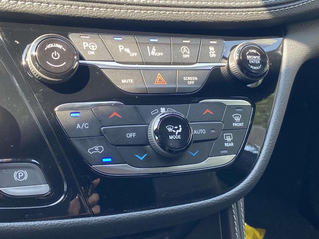 new 2025 Chrysler Pacifica car, priced at $48,738