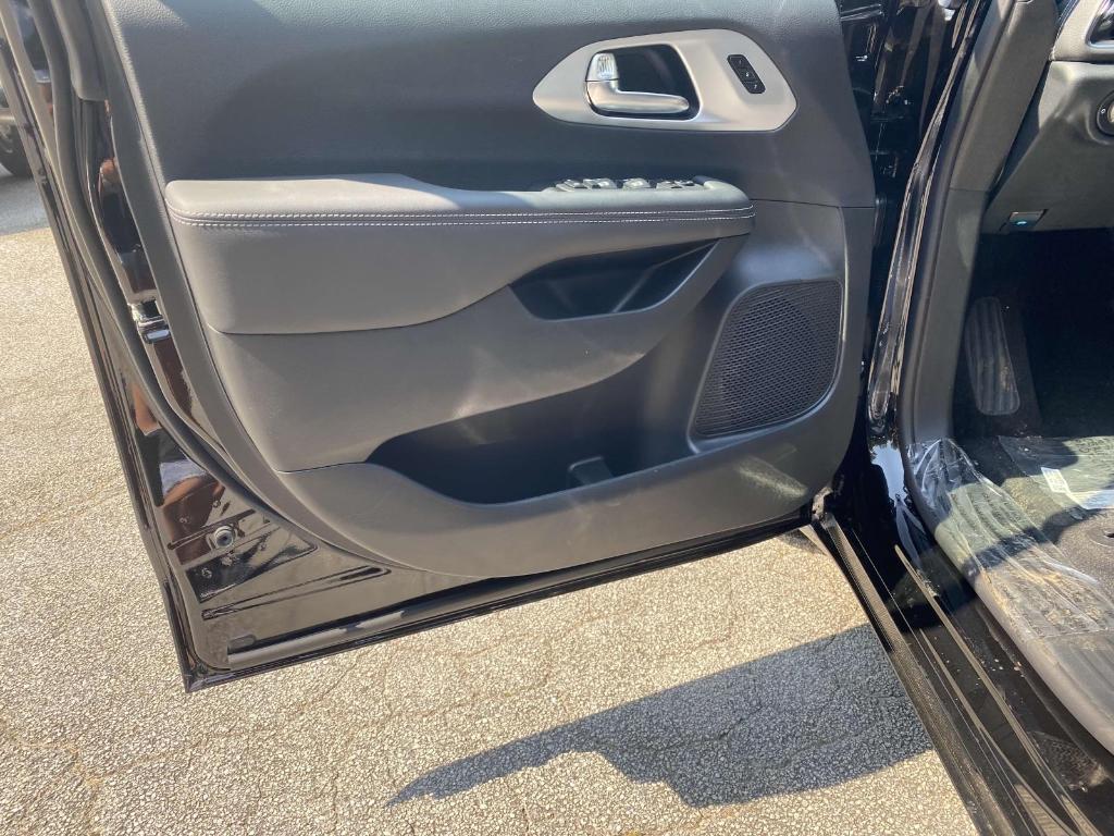 new 2025 Chrysler Pacifica car, priced at $48,738
