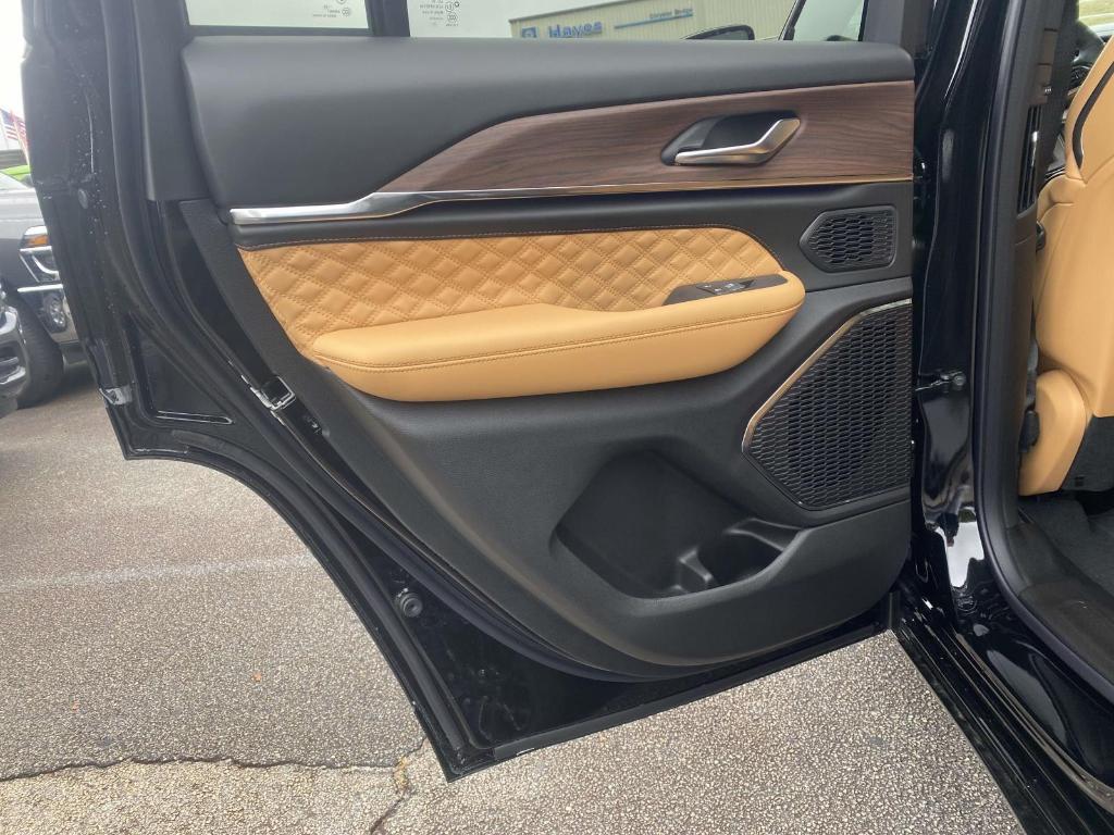 new 2025 Jeep Grand Cherokee car, priced at $58,907