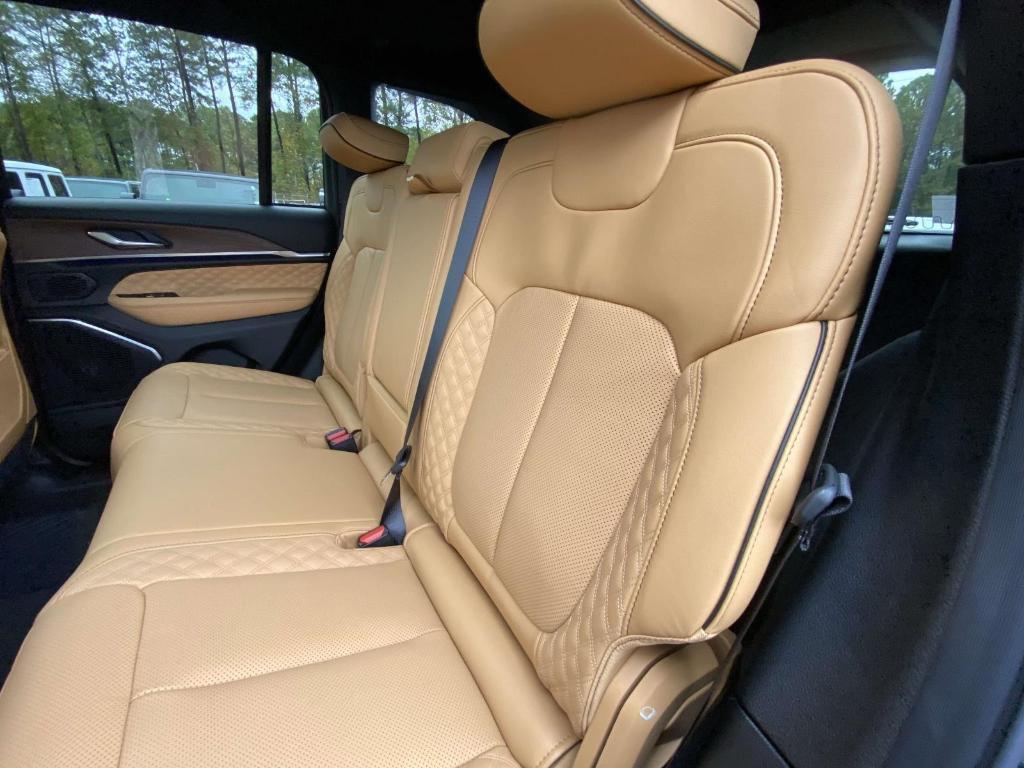 new 2025 Jeep Grand Cherokee car, priced at $58,907