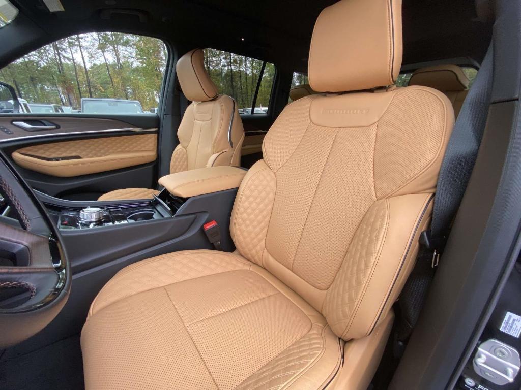 new 2025 Jeep Grand Cherokee car, priced at $58,907