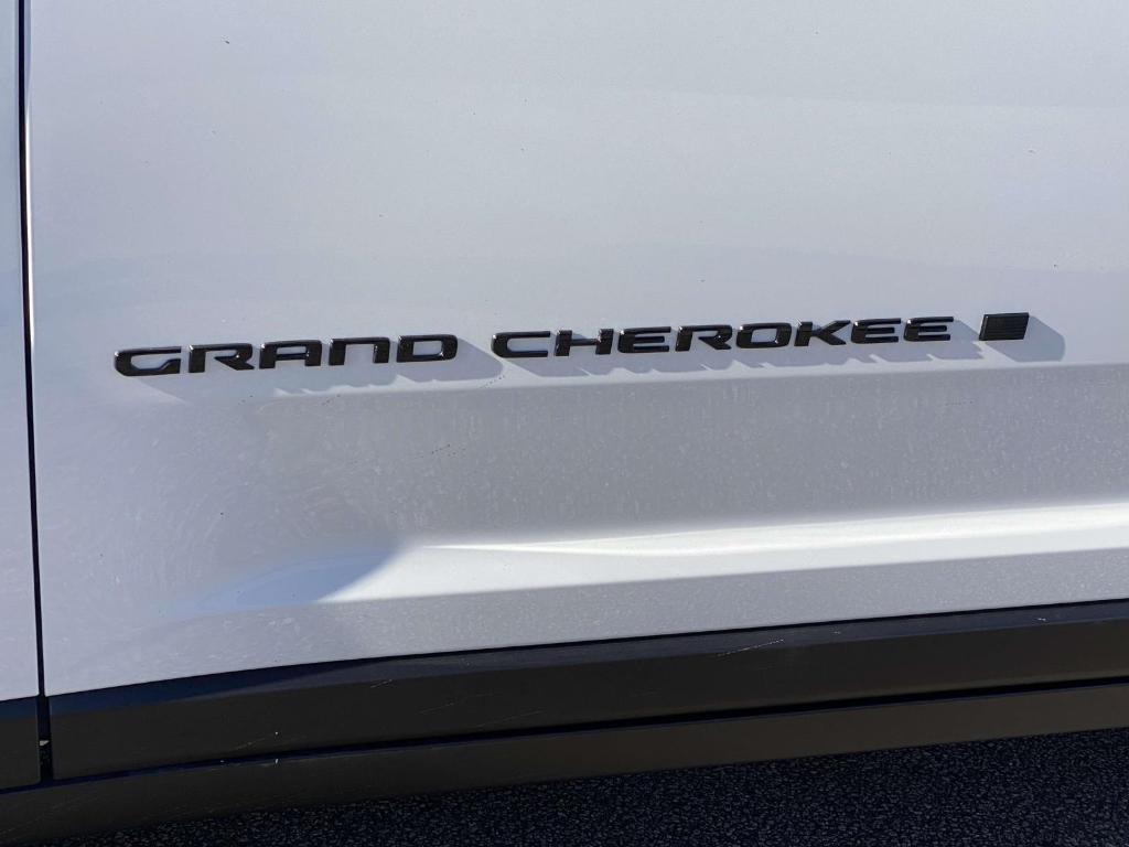 new 2025 Jeep Grand Cherokee car, priced at $49,028