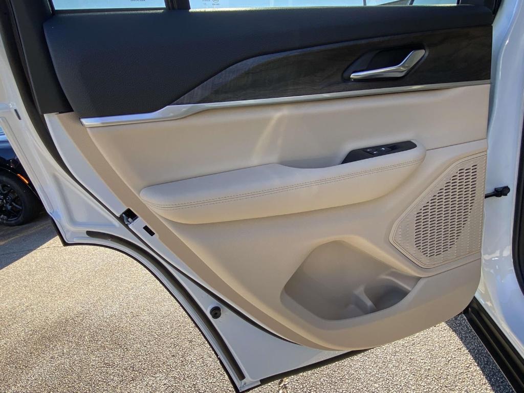 new 2025 Jeep Grand Cherokee car, priced at $49,028