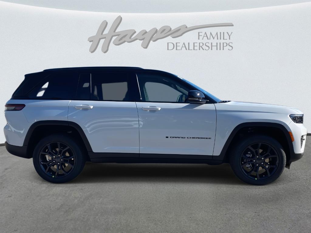 new 2025 Jeep Grand Cherokee car, priced at $49,028