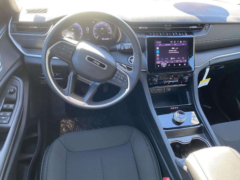new 2025 Jeep Grand Cherokee car, priced at $40,213