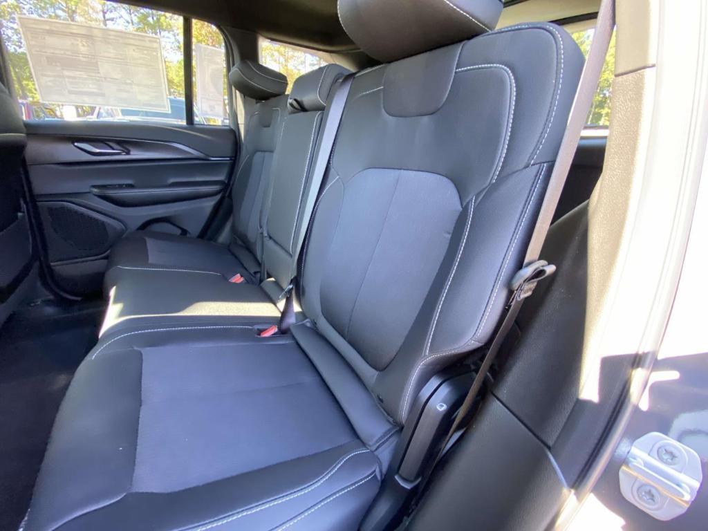 new 2025 Jeep Grand Cherokee car, priced at $40,213