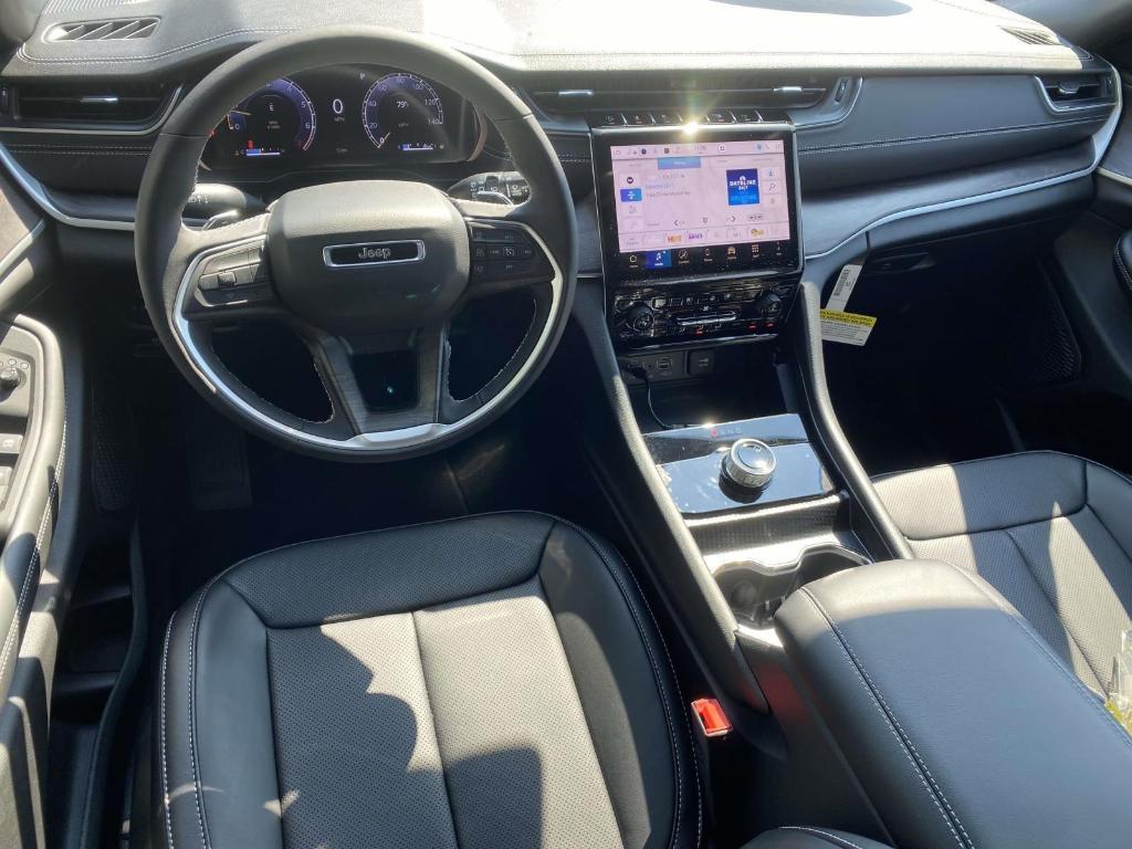 new 2025 Jeep Grand Cherokee car, priced at $47,553