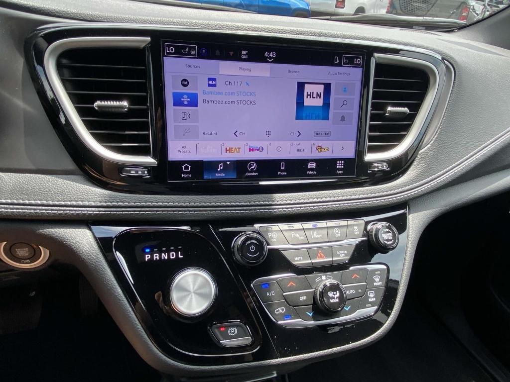 new 2025 Chrysler Pacifica car, priced at $41,618