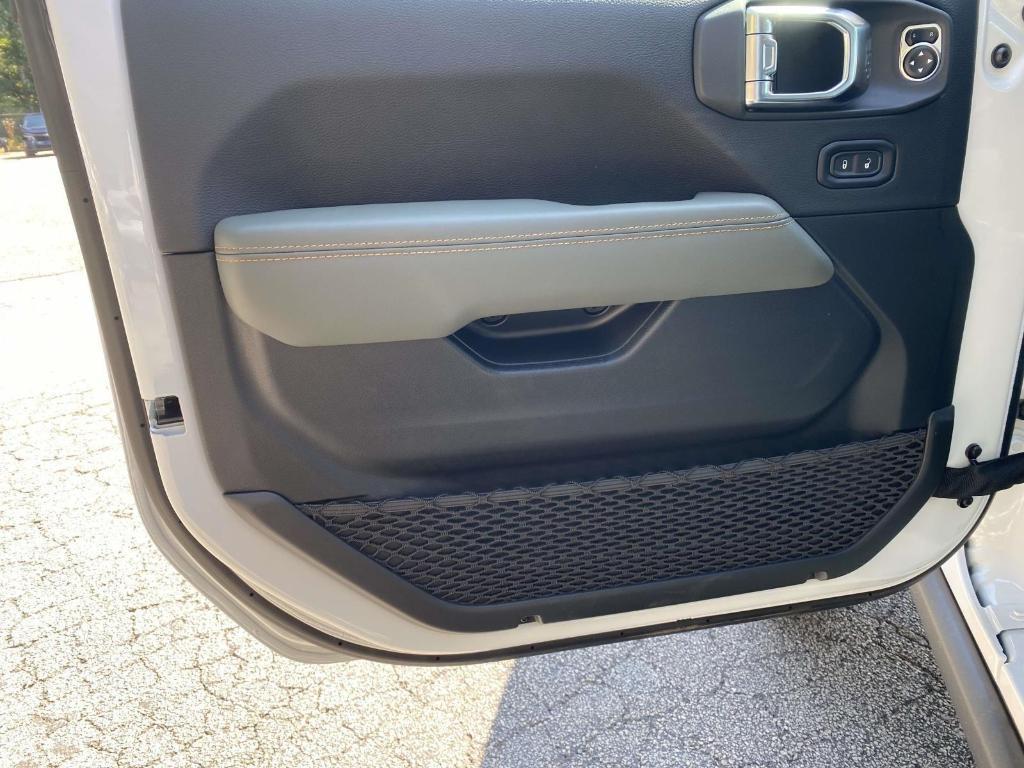 new 2025 Jeep Gladiator car, priced at $54,441