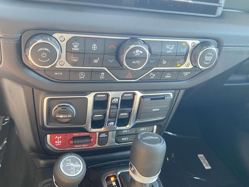 new 2025 Jeep Gladiator car, priced at $54,441