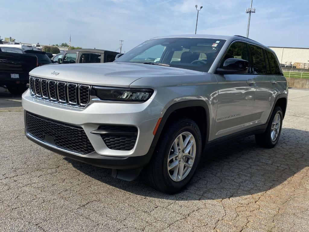 new 2025 Jeep Grand Cherokee car, priced at $34,268