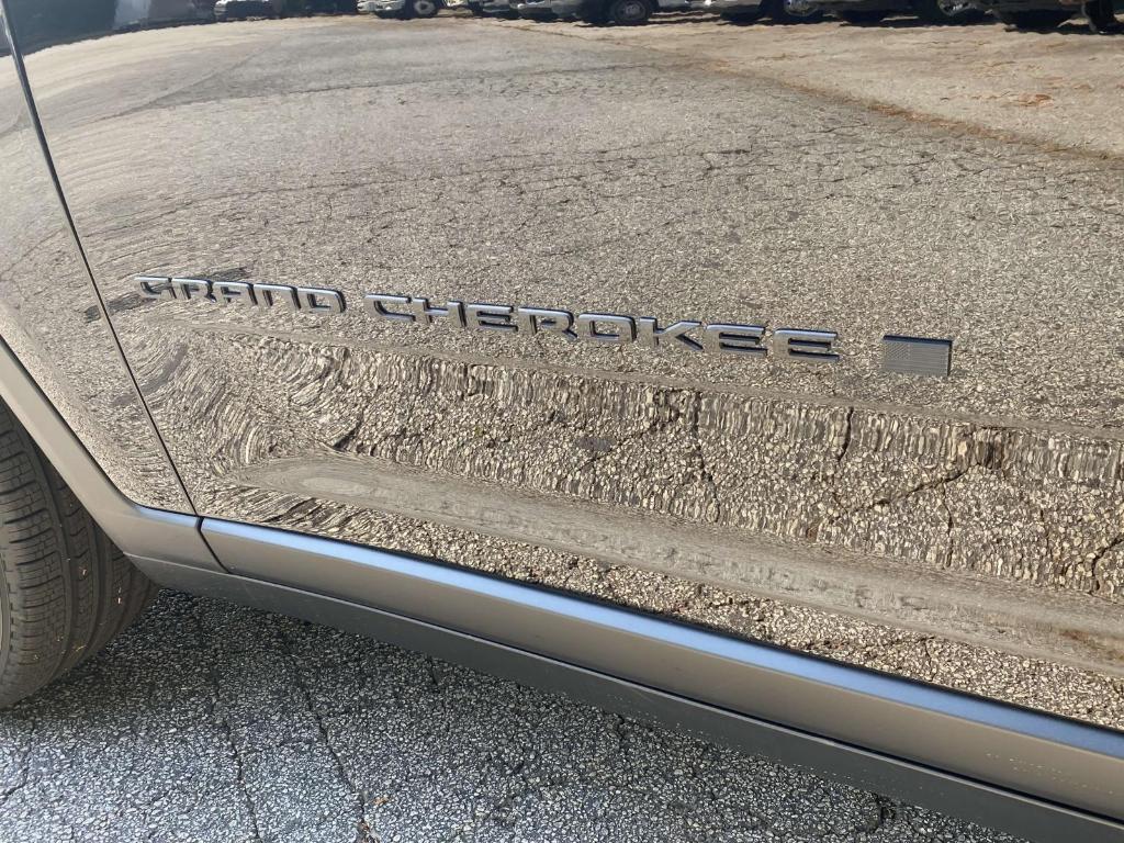 new 2025 Jeep Grand Cherokee car, priced at $49,553