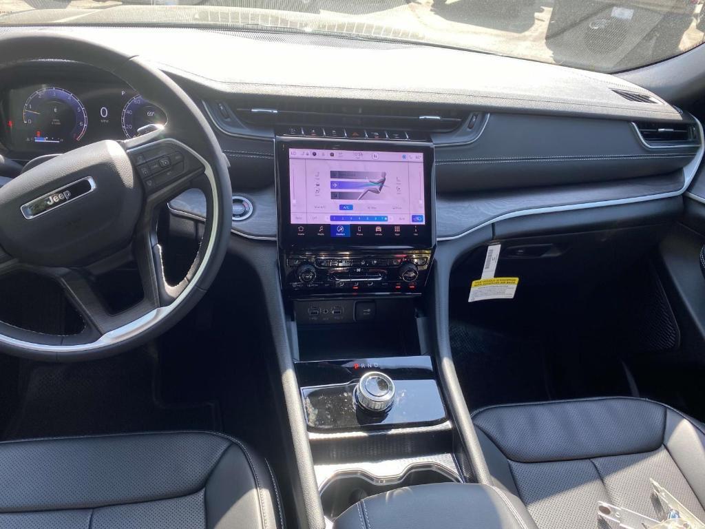 new 2025 Jeep Grand Cherokee car, priced at $49,553