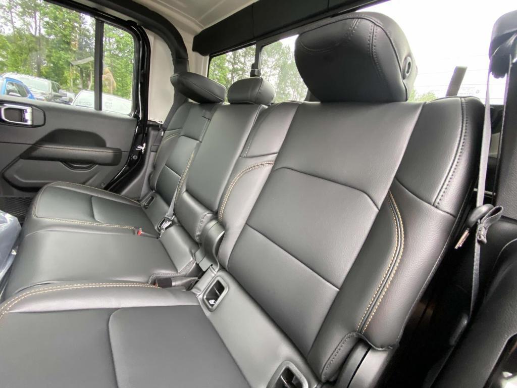 new 2025 Jeep Gladiator car, priced at $44,828