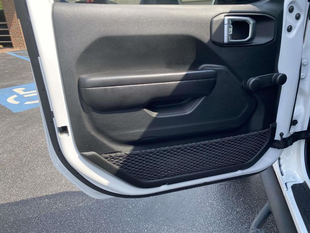 used 2021 Jeep Gladiator car, priced at $23,354