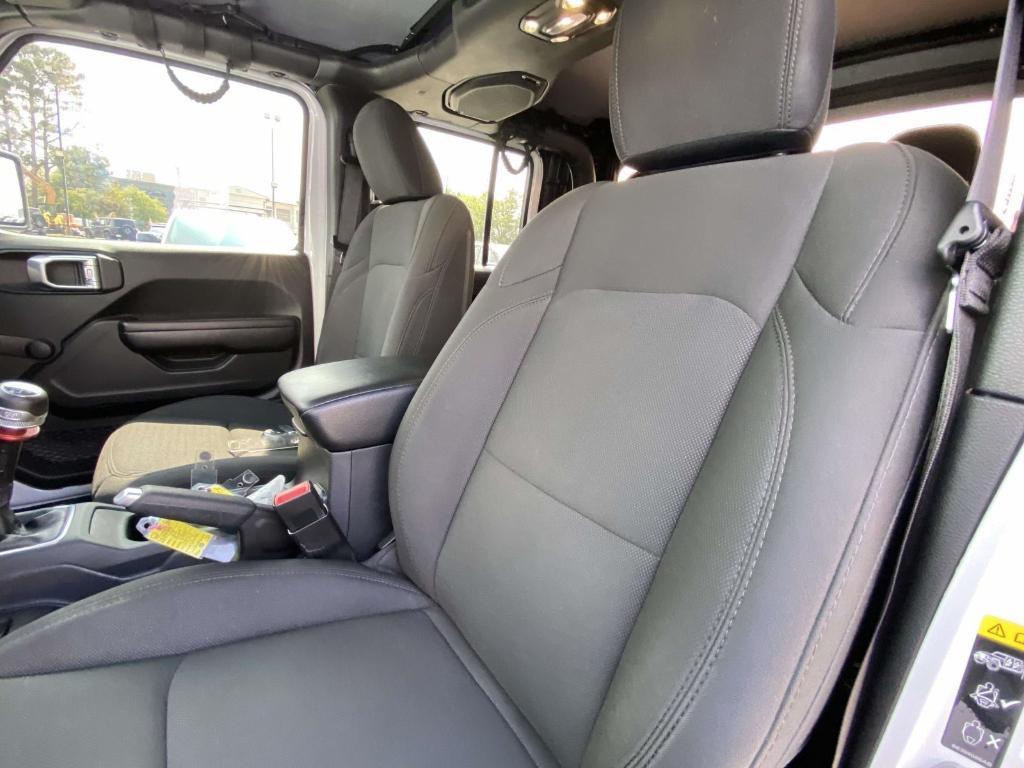 used 2021 Jeep Gladiator car, priced at $23,354